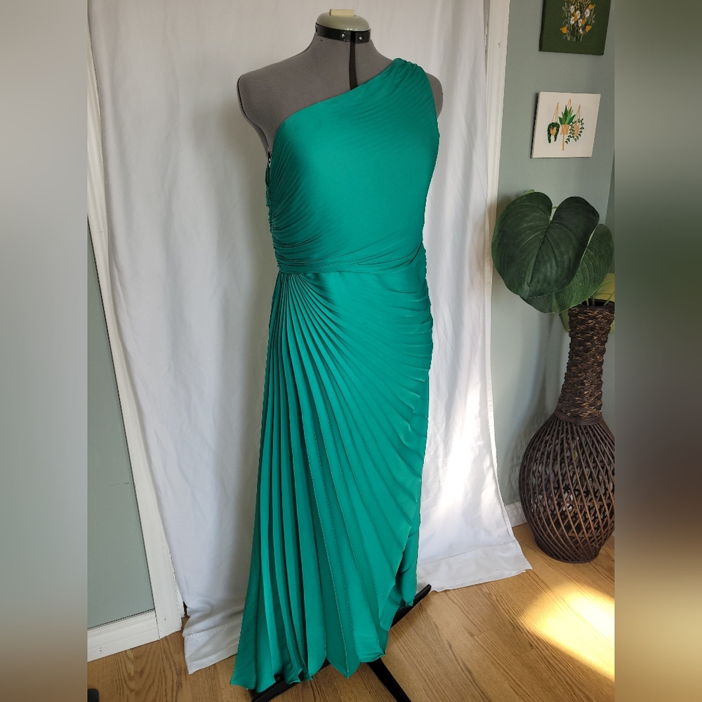 Green Silk one shoulder gown size L